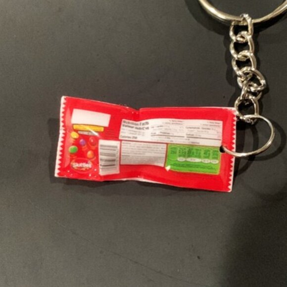 Skittles Keychain – Taste the Rainbow Everywhere - Picture 5 of 9